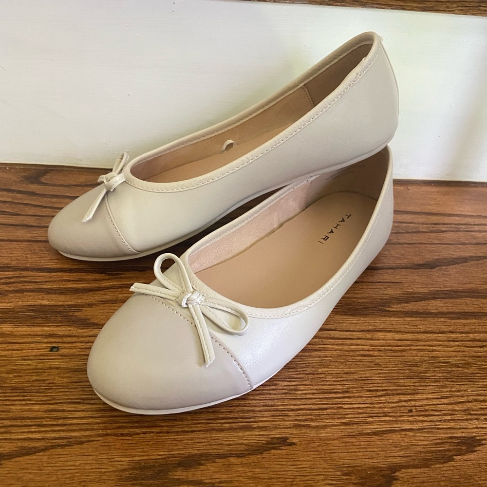 Tahari “Cardi” Cream Bow Ballet Flats